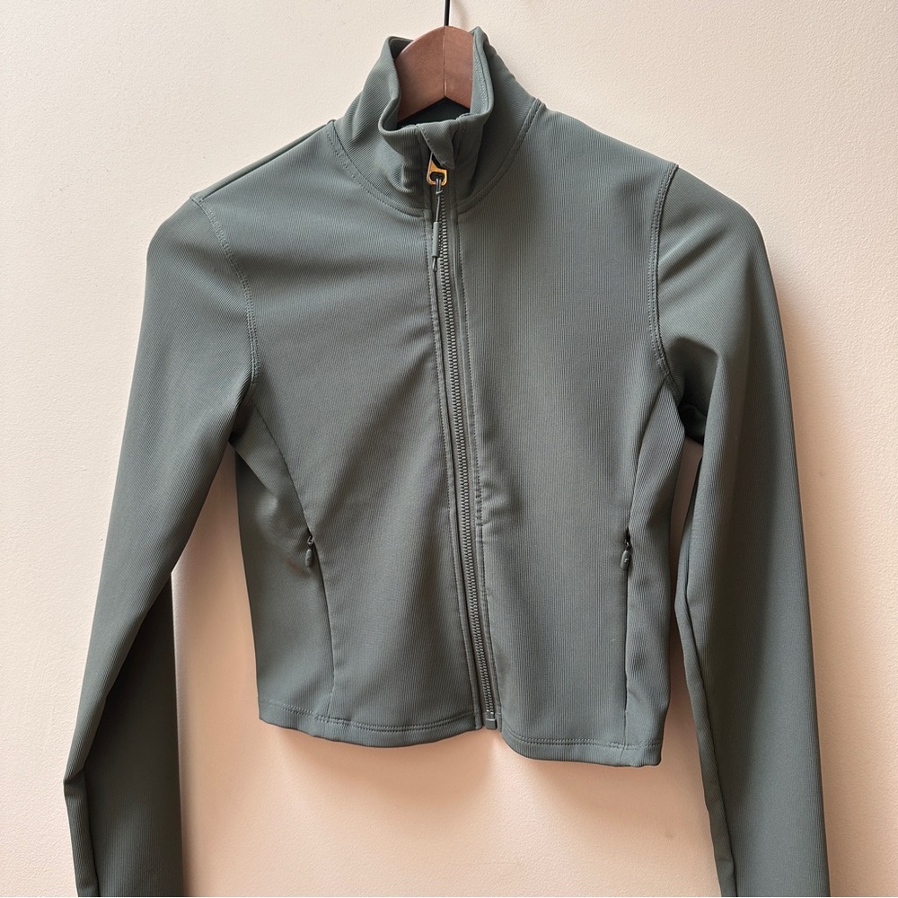 SOLSTICE SPORTY RIBBED ZIP-UP TOP